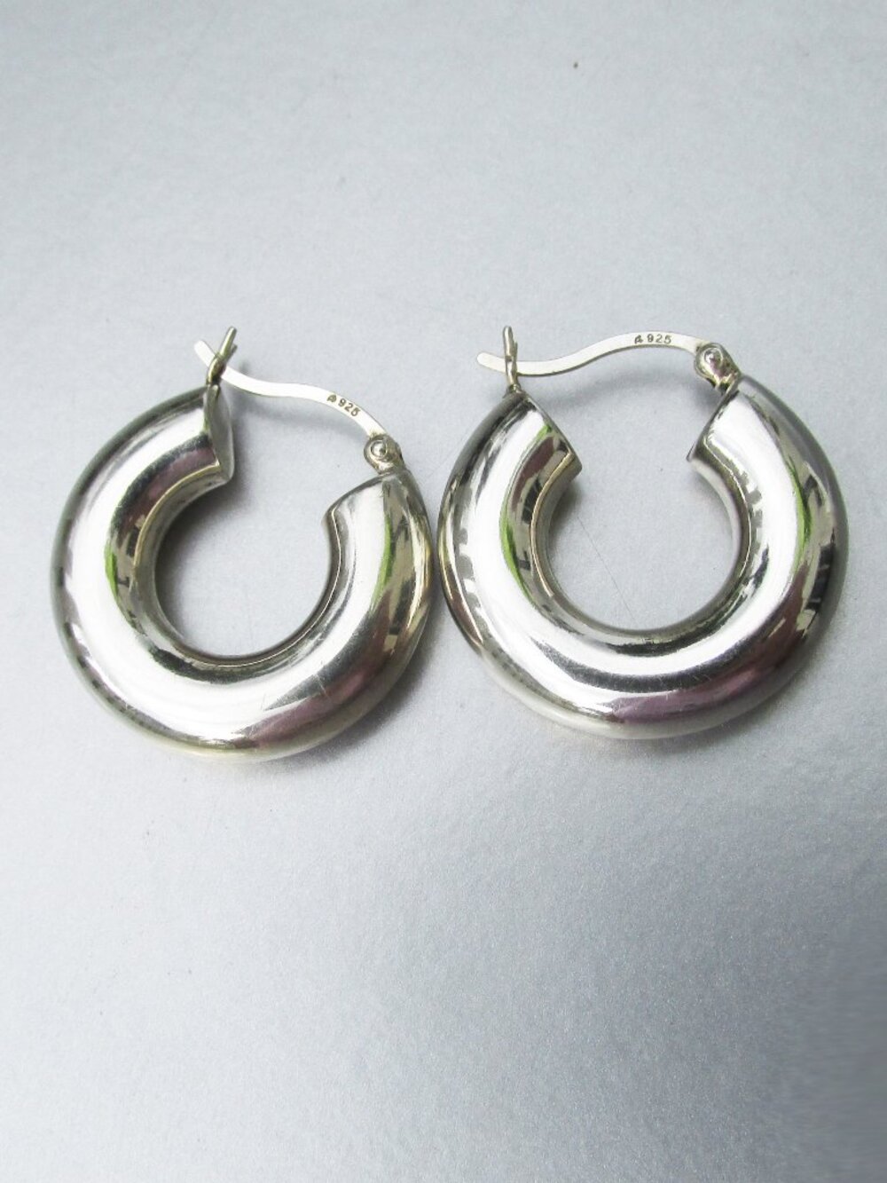 Sterling Silver Vintage Light Weight Thick Hoop Pierced Earrings